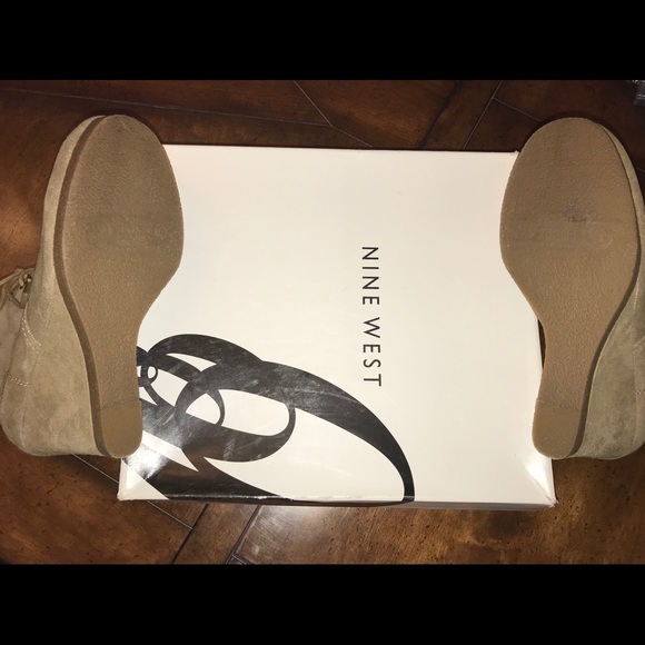 NWB! Nine West Suede Bootie Wedges - Picture 5 of 7